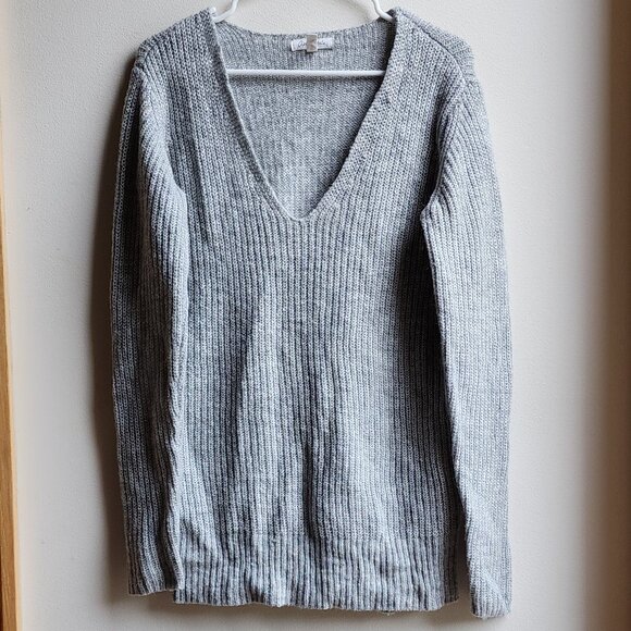 Aeropostale Gray V-Neck Sweater Size Medium - Picture 7 of 14